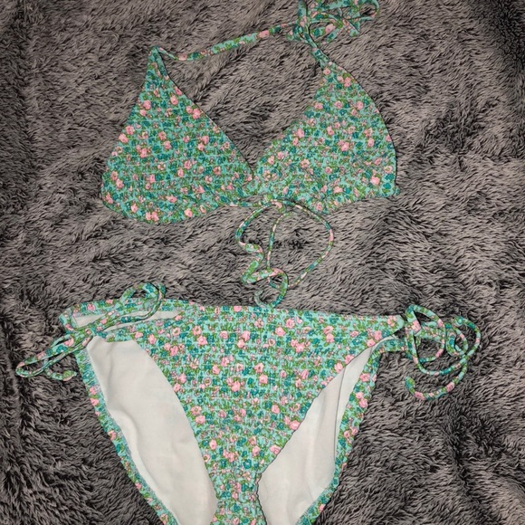 Bikini Set - Picture 1 of 2